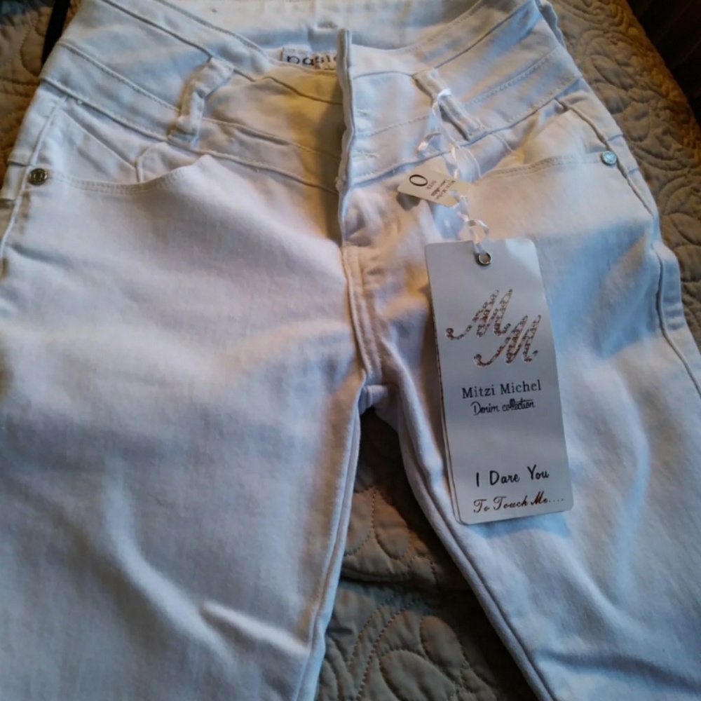 White fashion nova jeans size 3